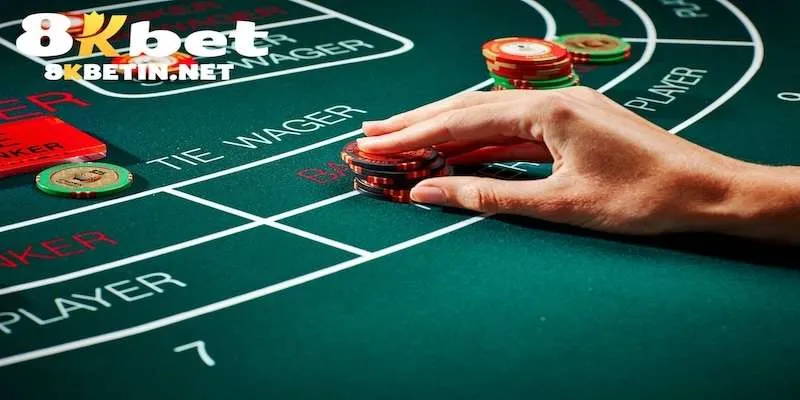 Baccarat có cách tính điểm rất đơn giản để phân định thắng thua giữa 2 tay bài